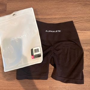 Never worn NWT alphalete short dark brown